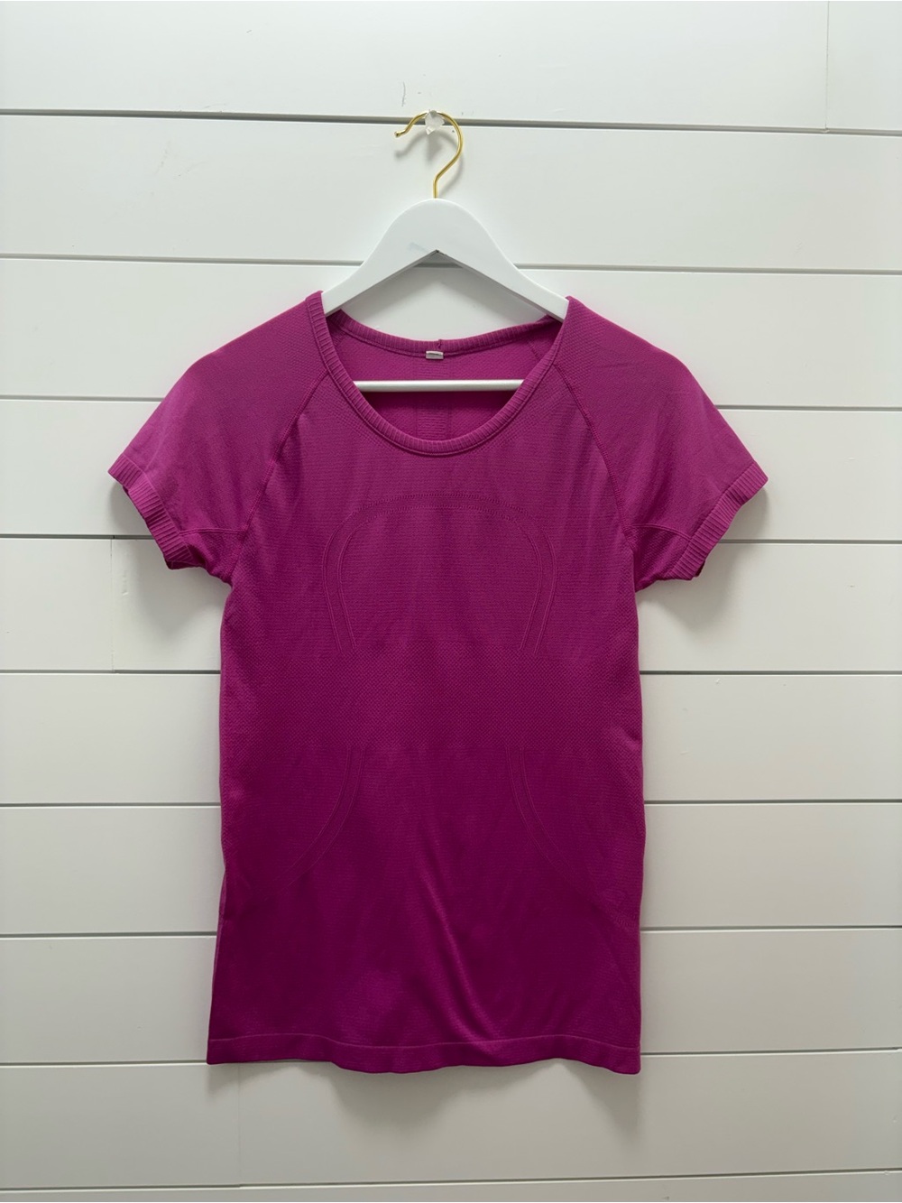 lululemon athletica Magenta Short Sleeve Crew Tee